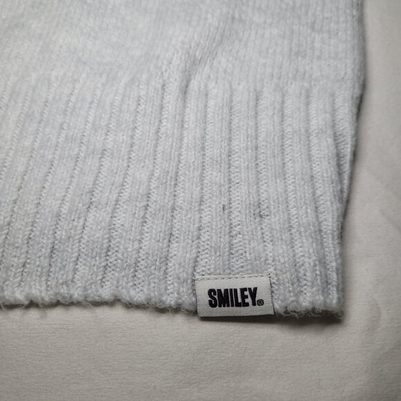 American Eagle Outfitters Sweater NWOT Smiley Graphic Mock Neck Light Gray Sz M - Picture 5 of 11